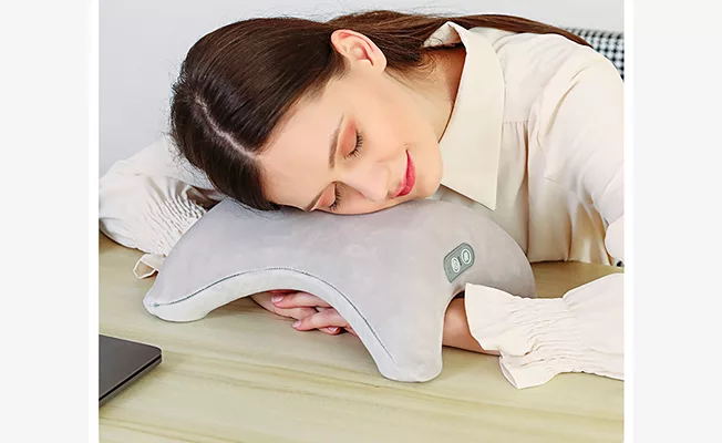 Le bienfait d’un coussin de sieste multifonctionnel bureau pour la santé.  Masque occulaire Oreiller Coussin lombaire Bureau Voyage Amazon cdiscount France