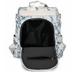 sac à dos élégant femme dans le dos