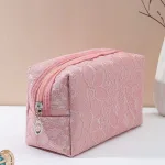 trousse cosmétique motif dentelle rose
