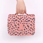 trousse de toilette motif léopard