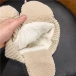 bonnet pompon cache oreille
