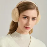 cache oreille en laine beige