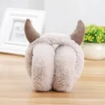 cache oreille en peluche