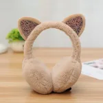 cache oreille en peluche pour chat