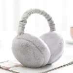 cache oreille gris