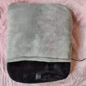 chauffe-pieds électrique gris à chargeur USB