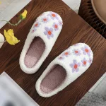 chaussons à motifs violettes pour femme