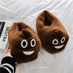 chaussons amusants modèle emoji caca