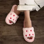 chaussons cœurs confortables pour femme