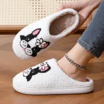 chaussons confortables bouledogue et fleurs
