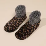 chaussons d'intérieur motif léopard polaire