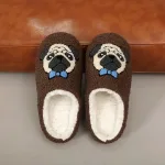 chaussons doux motif carlin