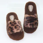 chaussons en fourrure pour femme motif léopard