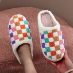 chaussons en tissu avec carreaux colorés