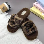 chaussons femme en fourrure léopard