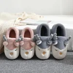 chaussons mignons en daim