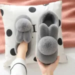 chaussons mignons en peluche