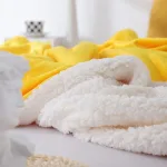 couverture polaire jaune Blandine avec doublure Sherpa