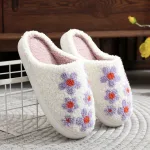 pantoufles femme fleurs violettes