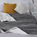 plaid blandine en polaire gris avec intérieur en fourrure sherpa