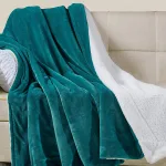 plaid Blandine en polaire turquoise avec doublure en sherpa