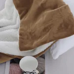 plaid doux Blandine marron avec doublure en fourrure Sherpa